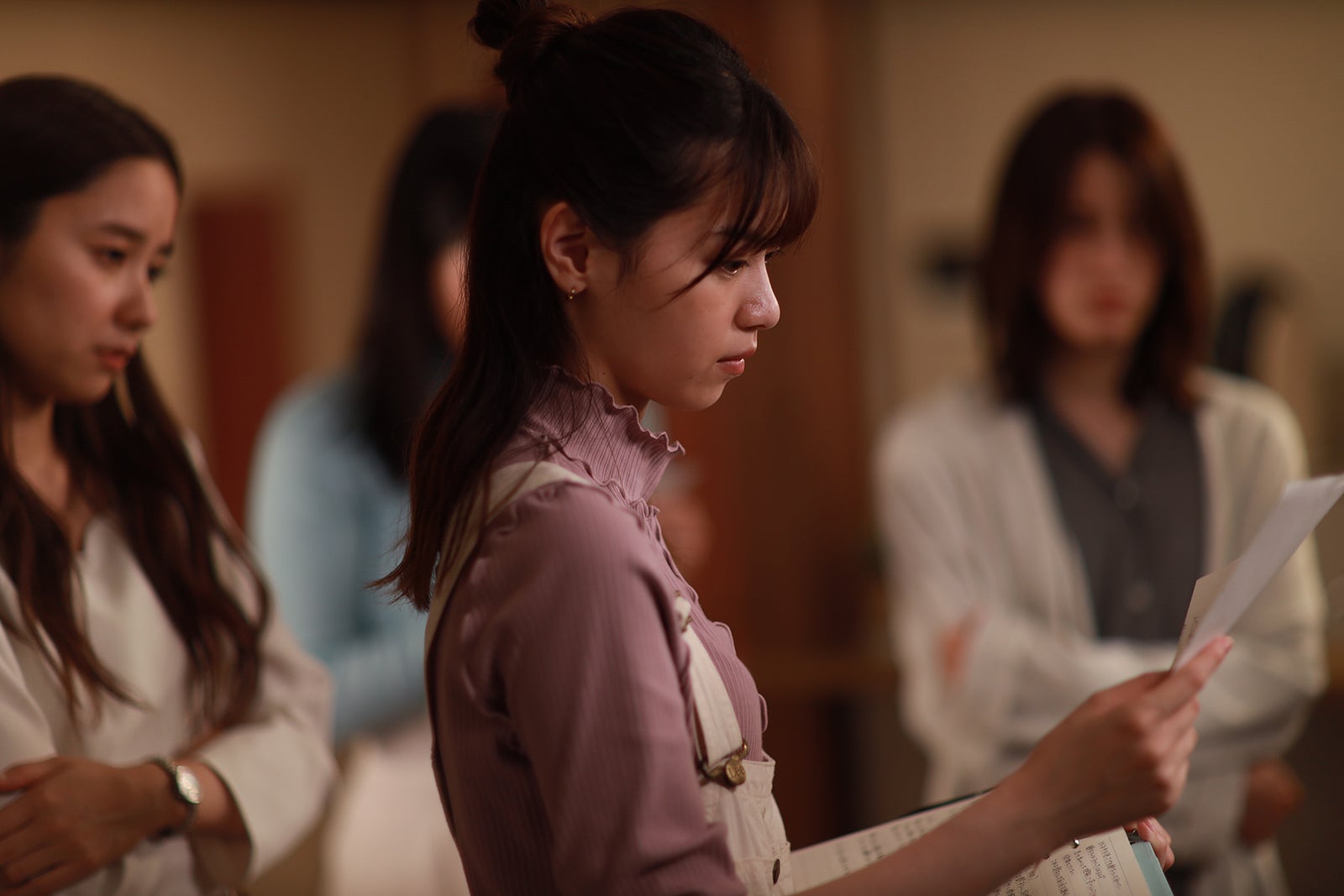 西野七瀬／「言霊荘」第4話より（C）テレビ朝日