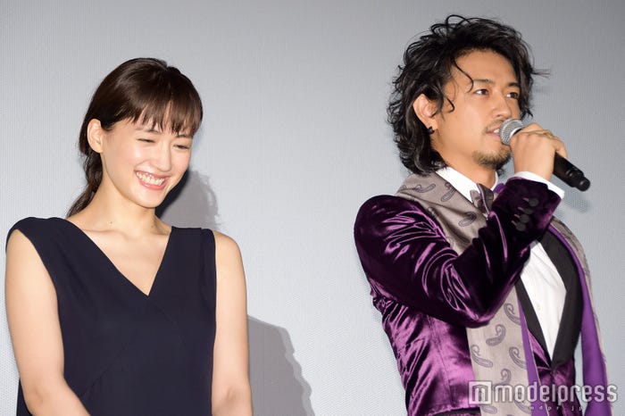 綾瀬はるか、斎藤工(C)モデルプレス