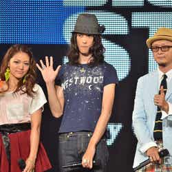 ステージ上で歓声を浴びた栗原類(左から)ALICE、栗原類、K.j.