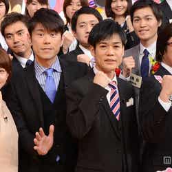 TBSの2013年度入社式イベント(左から:田中みな実アナウンサー、ネプチューンの原田泰造、名倉潤、堀内健)