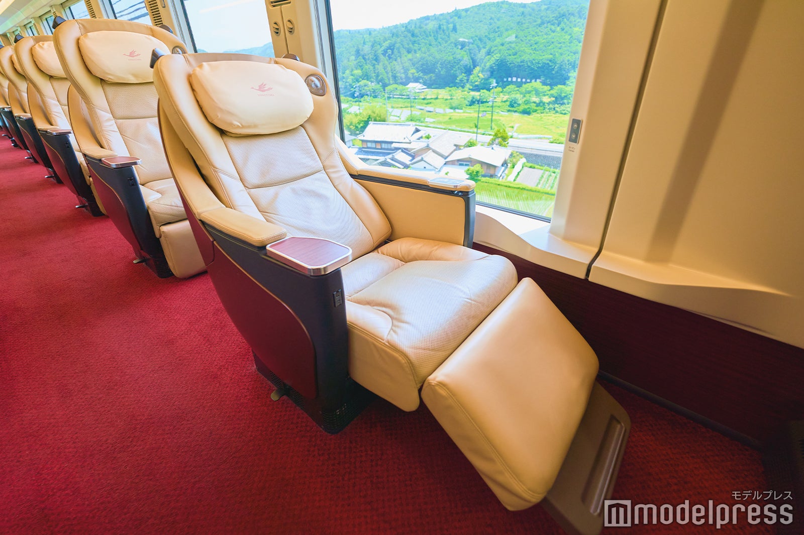 本革を使用したプレミアムシート（C）モデルプレス