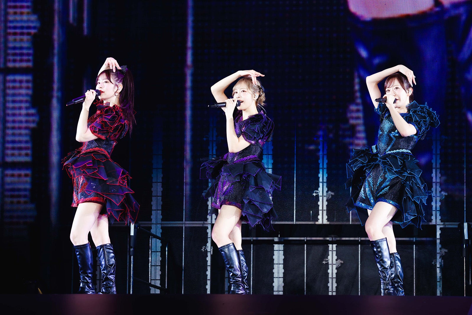 （左から）月足天音、仲川瑠夏、真中まな／撮影：ヨシモリユウナ、森好弘、高田梓、ハタサトシ、後藤壮太郎、藤井拓（提供写真）