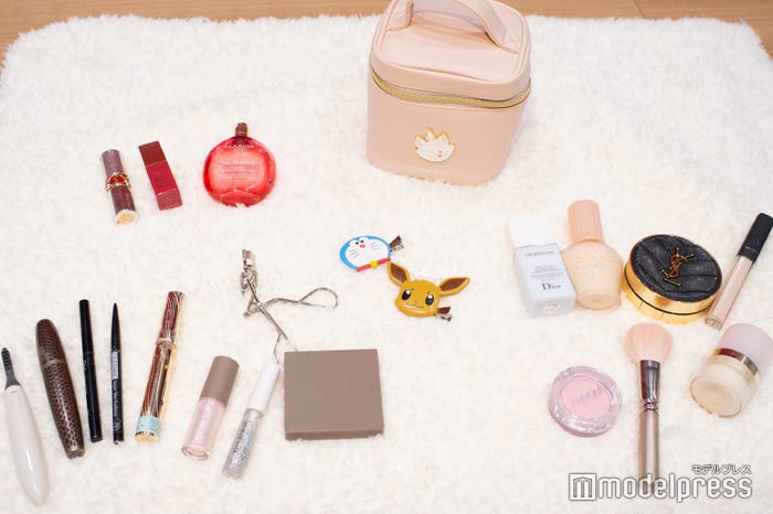 齊藤なぎさの私物メイクポーチ (C)モデルプレス
