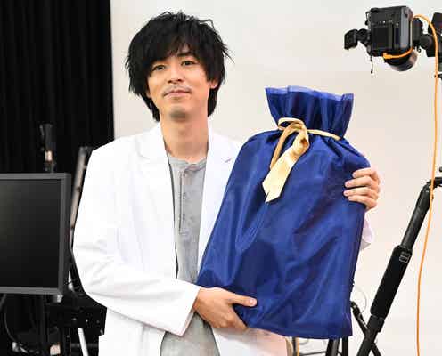 成田凌バースデー、現場でサプライズ祝福 主演ドラマに「だいぶ気合入ってます」<逃亡医F>