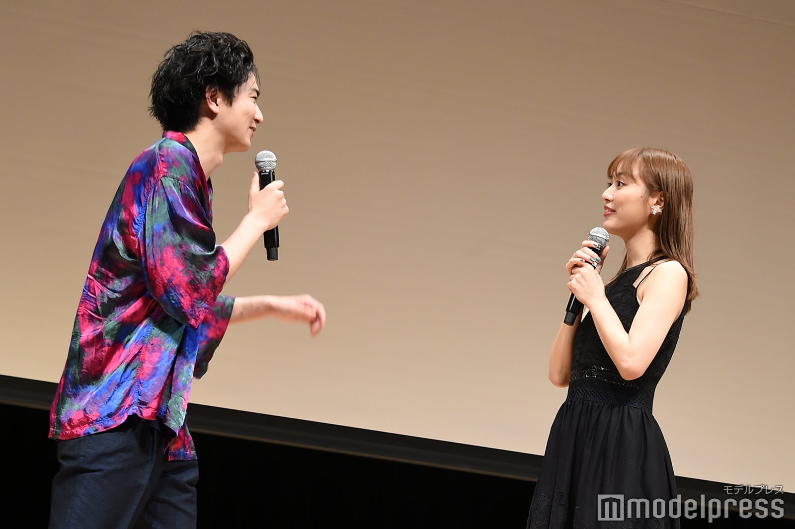 稲葉友、内田理央（C）モデルプレス