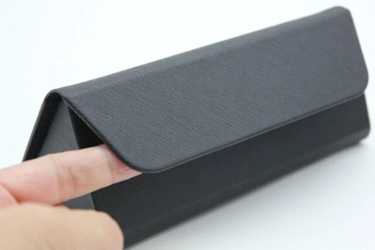 ダイソー　折りたたみメガネケース　使用例