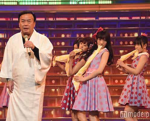NMB48、唇SEXYな“ハンカチダンス”で魅せる レトロなミニスカ衣装で登場<紅白リハ3日目>