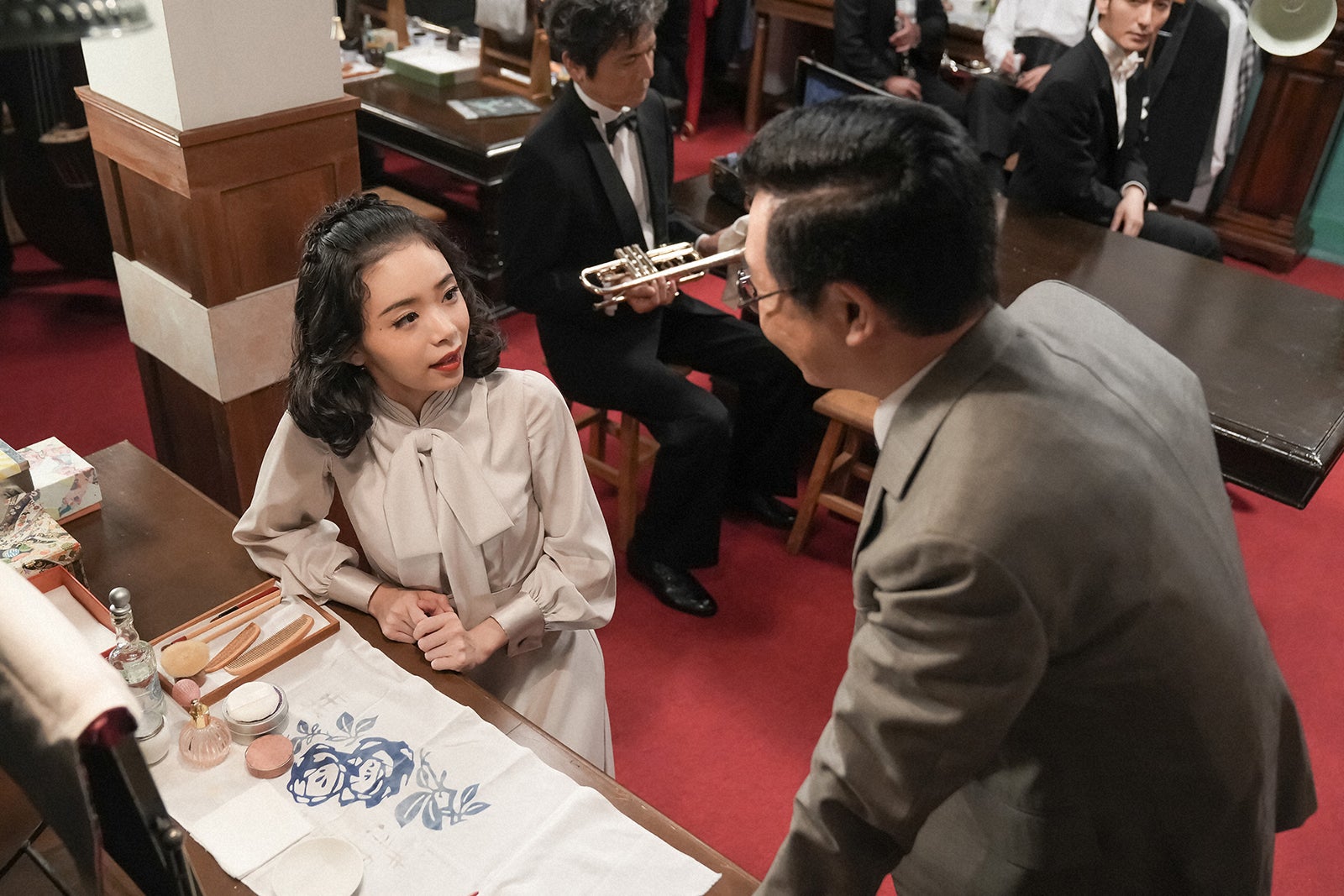 趣里、陰山泰、安井順平、草なぎ剛「ブギウギ」第42話（C）NHK