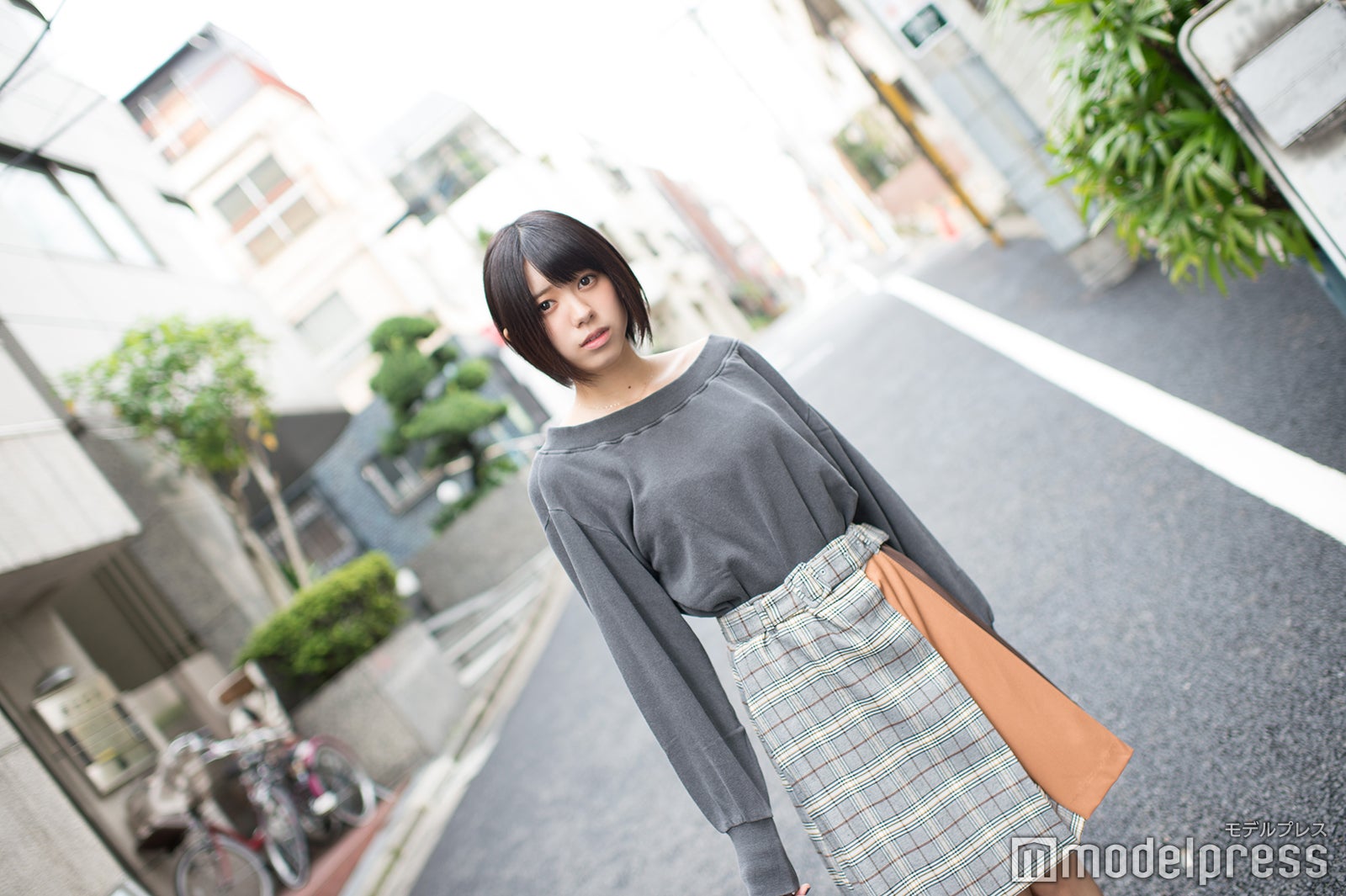 ショートカットになってファッションの趣味も少しボーイッシュに／大西桃香（C）モデルプレス