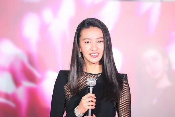 Koki ナチュラル可愛い 撮影合間の 自然体 オフショット公開に反響続々 モデルプレス