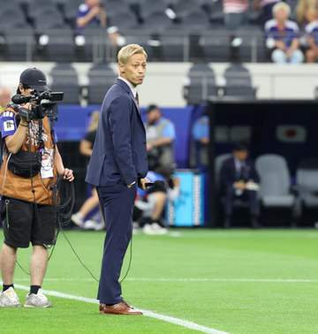 本田圭佑「ショルダーとショルダーですよ」 審判のファウル判定に「なんでやねん！ないって言ってるよ、田中碧さんも」