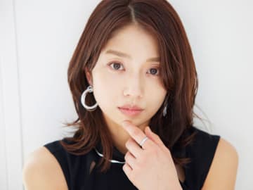 美しすぎるファミレスの店員さん 制服を脱いだ彼女が魅せる妖艶な素顔 モデルプレス 美しすぎるファミレスの店員さん 制服を脱いだ彼女が魅せる妖艶な素顔 モデルプレス