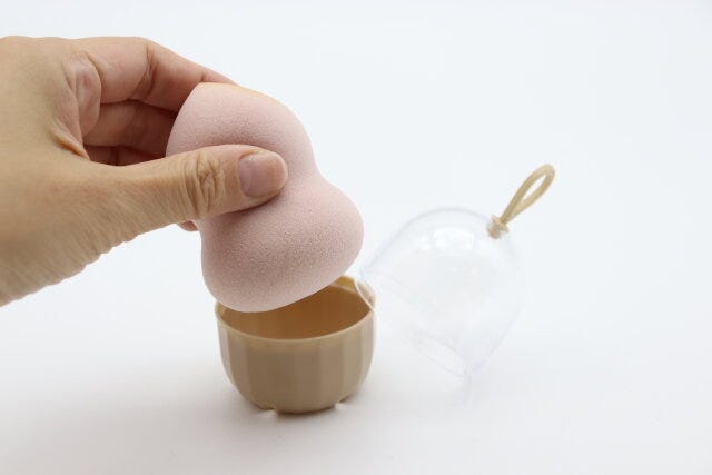 メイクパフ(ホイップ型、ケース付) ケースからり出し メイクパフ(ホイップ型、ケース付) ケースからり出し