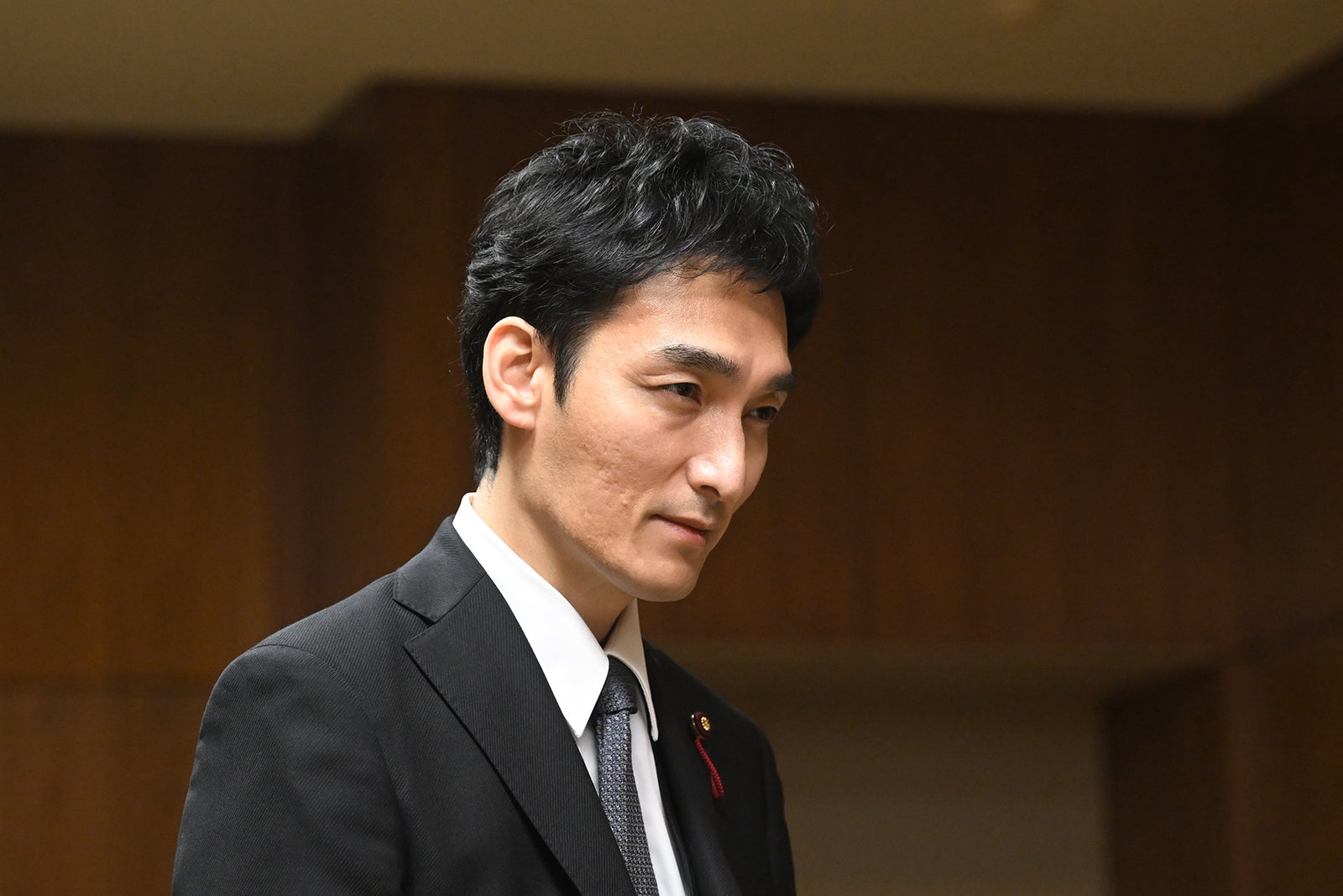 草なぎ剛「罠の戦争」最終話より（C）カンテレ