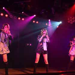 村重杏奈、指原莉乃、松岡はな／AKB48劇場で行われたHKT48 チームH「RESET」公演（C）AKS