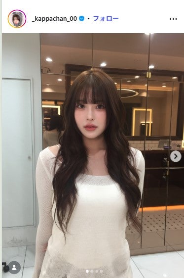 美人インフルエンサー、フリルミニのモノトーンコーデで美脚スラリ「シックで秋らしい」「スタイル良くて憧れる」の声