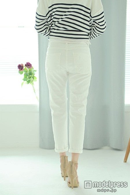 後ろから見てもスリムなライン　ライトウォッシュ ダメージデニム「Netstar」5,400円（税込）