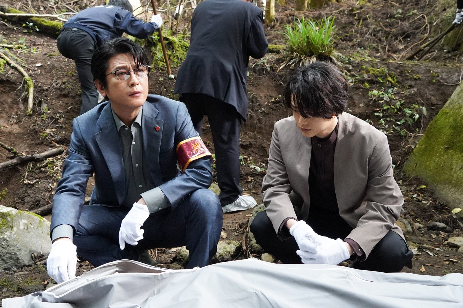 （左から）及川光博、瀬戸康史（C）日本テレビ