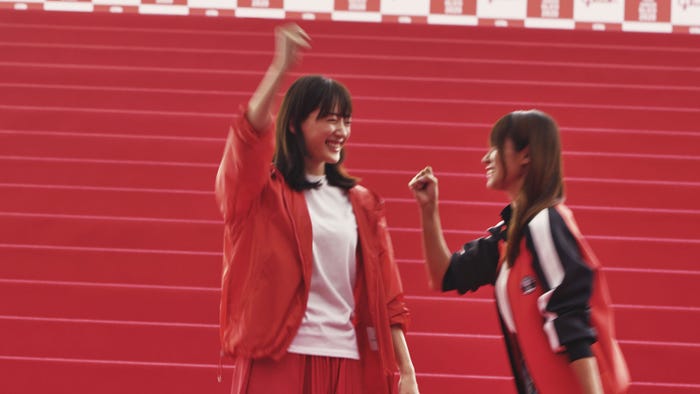 綾瀬はるか、深田恭子(提供写真)