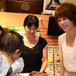 ファンと交流する越智千恵子