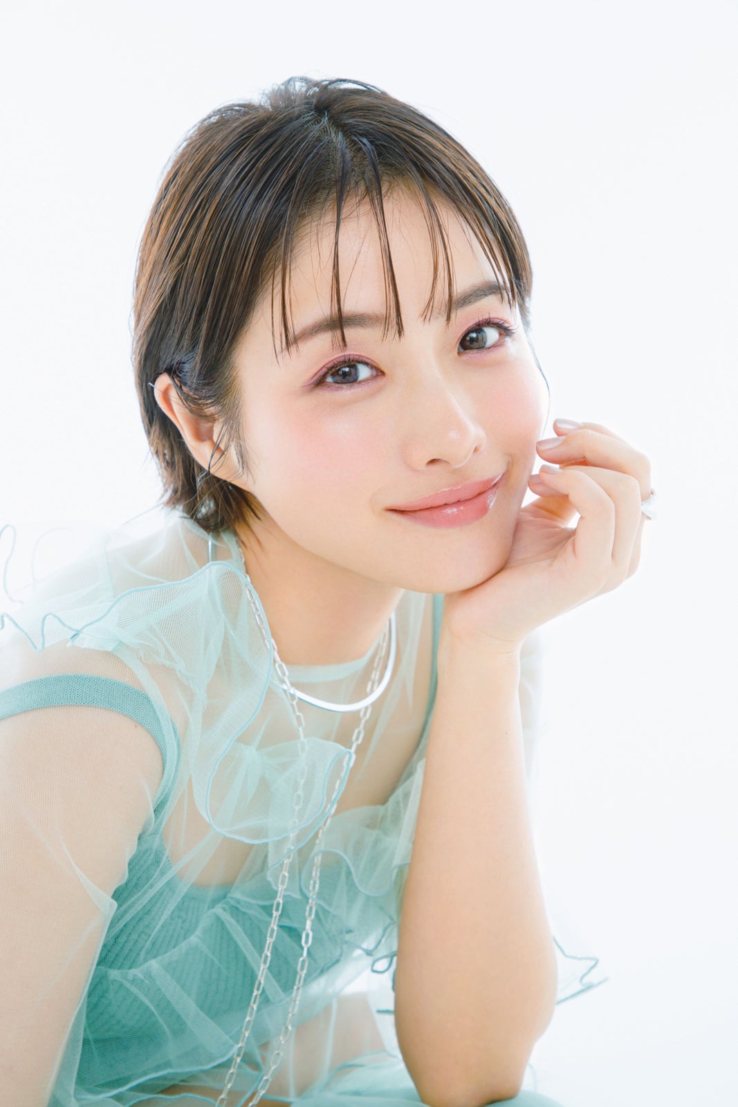 石原さとみ、出産後の変化語る「美的」3年ぶり表紙でパワーアップした美貌披露