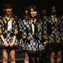 AKB48毎年恒例卒業ソングは大島優子センターの「前しか向かねえ」／（c)AKS