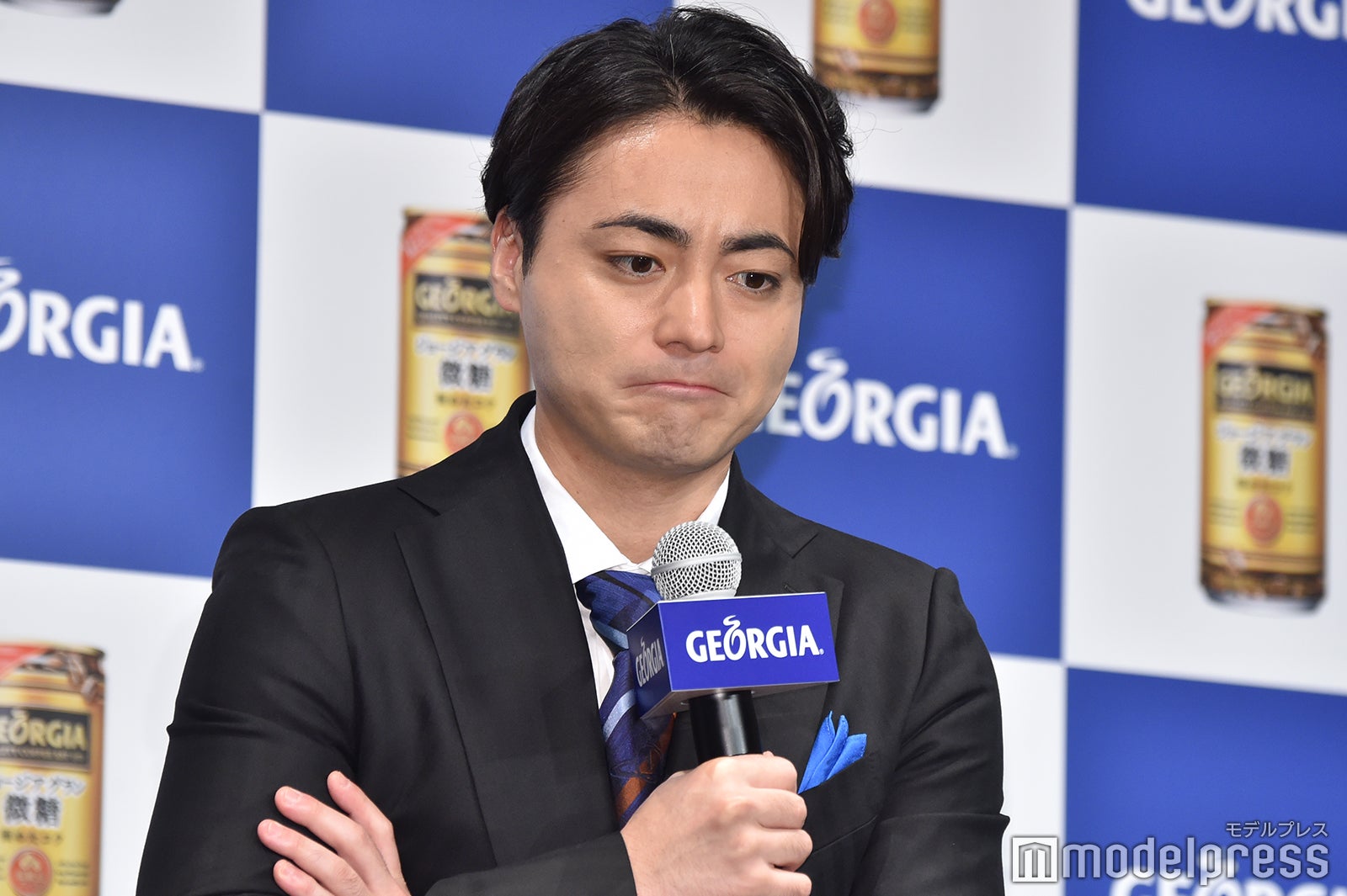 山田孝之、考える… （C）モデルプレス