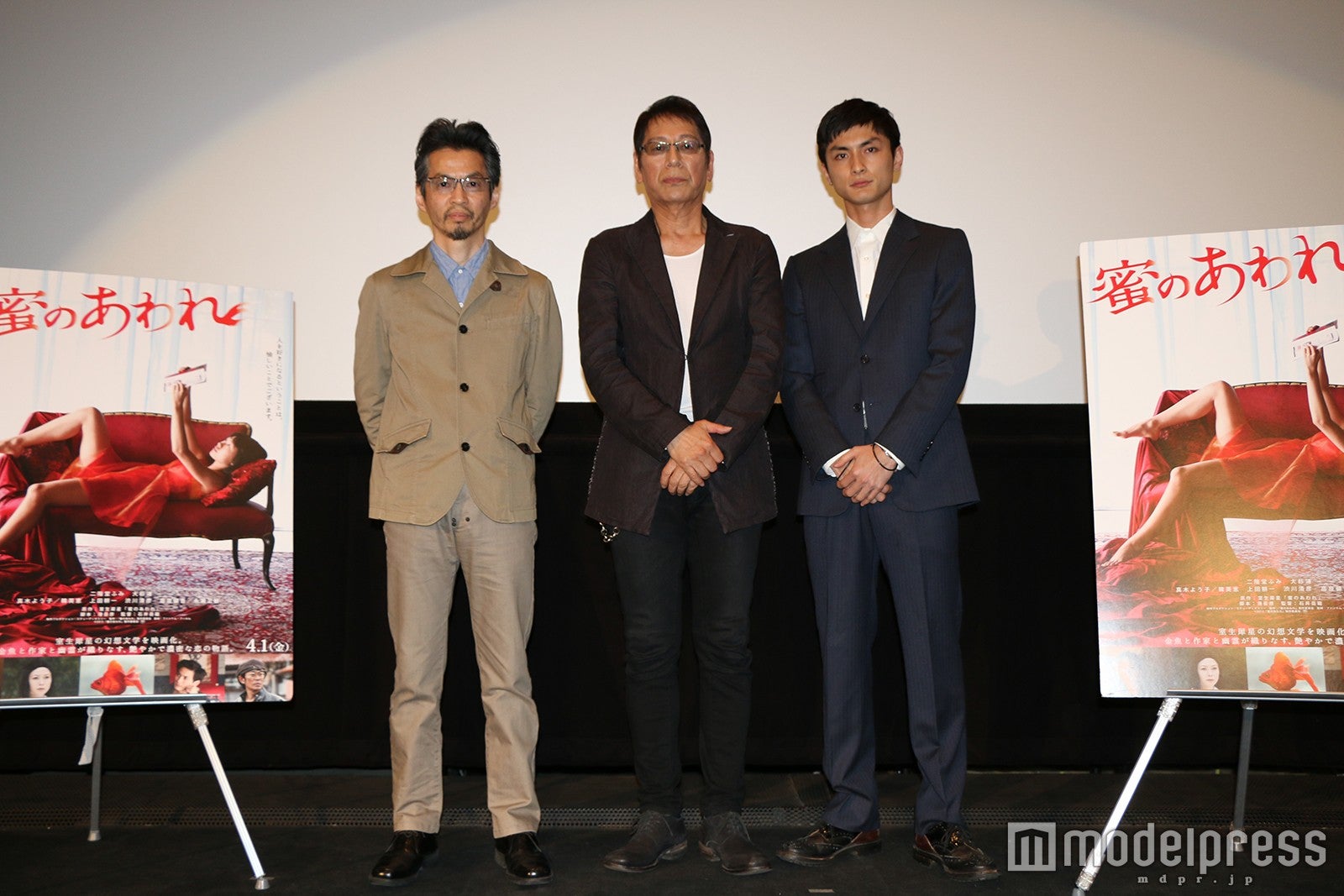 （左から）石井岳龍監督、大杉漣、高良健吾（C）2015『蜜のあわれ』製作委員会