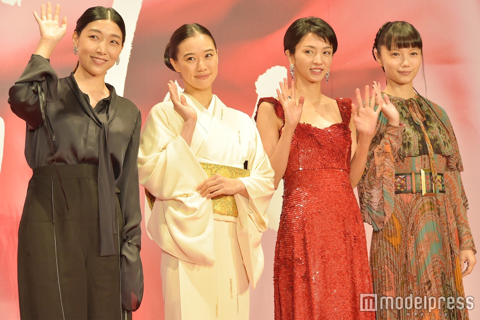 85年組 蒼井優 満島ひかり 宮崎あおい 安藤サクラ 銀幕のミューズ集結で圧巻 第30回東京国際映画祭 モデルプレス 85年組 蒼井優 満島ひかり 宮崎あおい 安藤サクラ 銀幕のミューズ集結で圧巻 第30回東京国際映画祭 モデルプレス