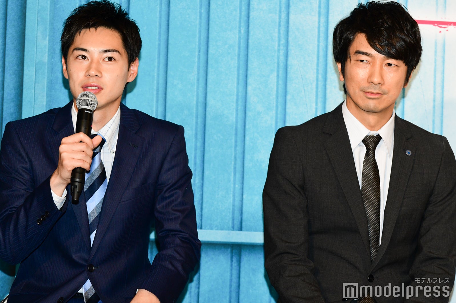 （左から）戸塚純貴、眞島秀和（C）モデルプレス