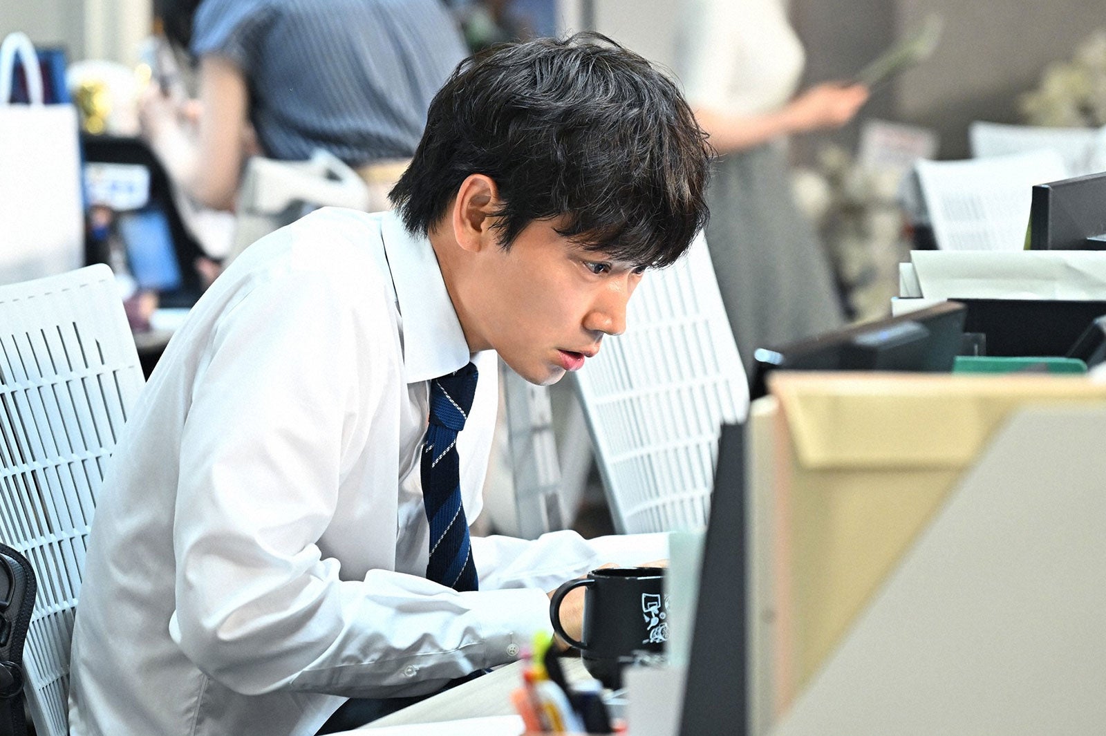 綾野剛／「オールドルーキー」第6話より（C）TBS