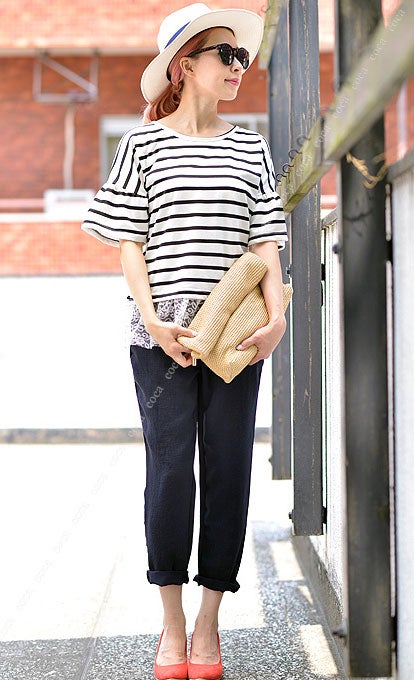 二の腕ほっそり見せ！裾レースボーダー＆無地トップス「coca」1,990円（税込）