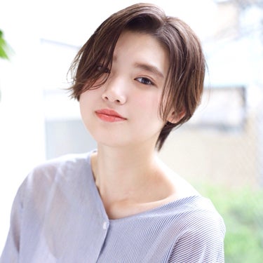 前髪なし 前下がりショートで大人女性の魅力を演出 小顔効果 な人気スタイル集 モデルプレス 前髪なし 前下がりショートで大人女性の魅力を演出 小顔効果 な人気スタイル集 モデルプレス