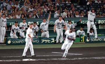阪神 大山悠輔の19号ソロに喜び爆発のナイン 元山がめっちゃ跳んでる！チームの雰囲気示した一枚 初回の悪い流れを一蹴