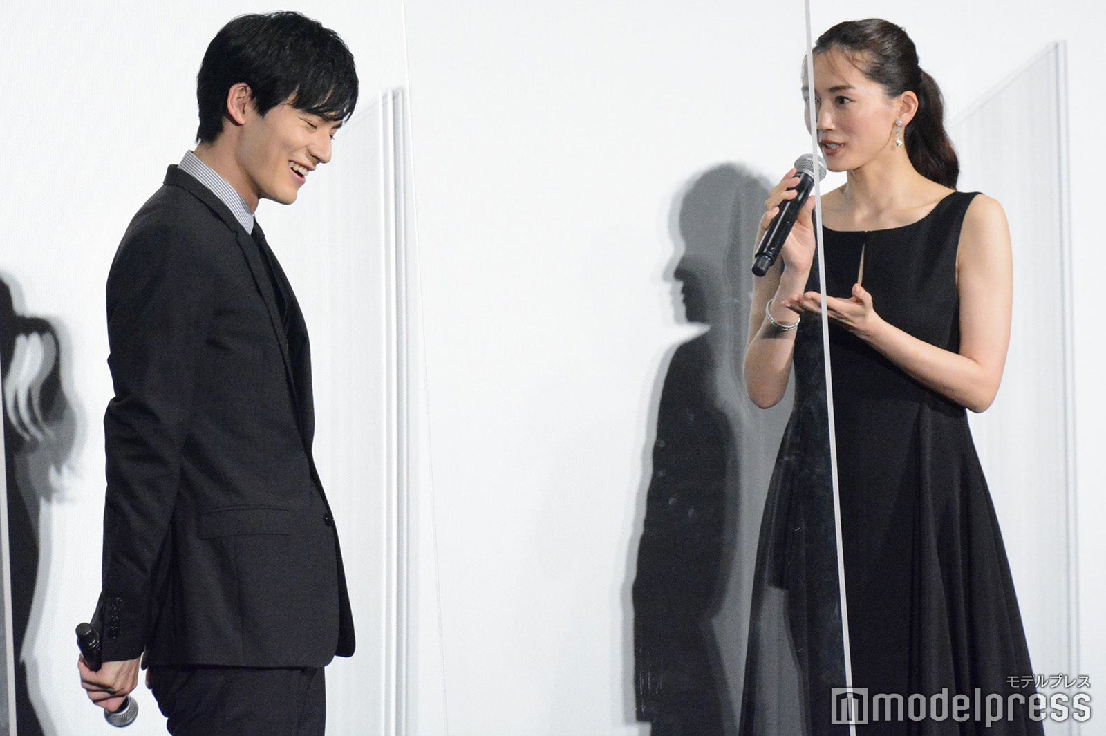 岡田健史、綾瀬はるか （C）モデルプレス