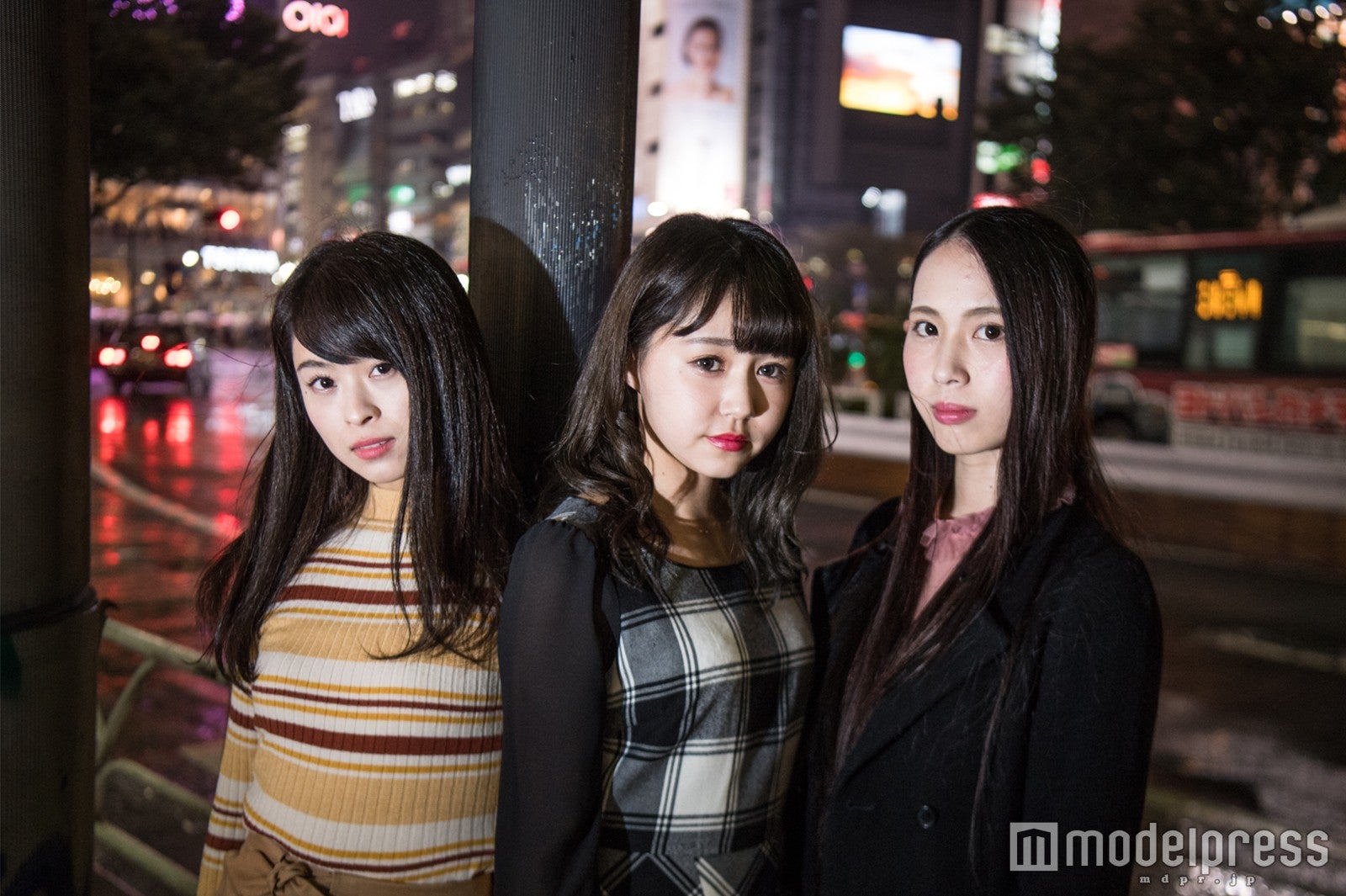 （左から）相沢りんな、流川るな、李璃（C）モデルプレス