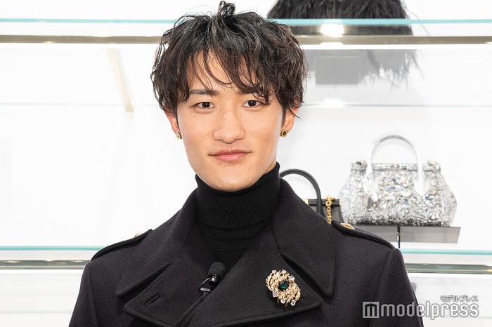 想定外のハプニングに紳士的な対応を見せた岩本照(C)モデルプレス