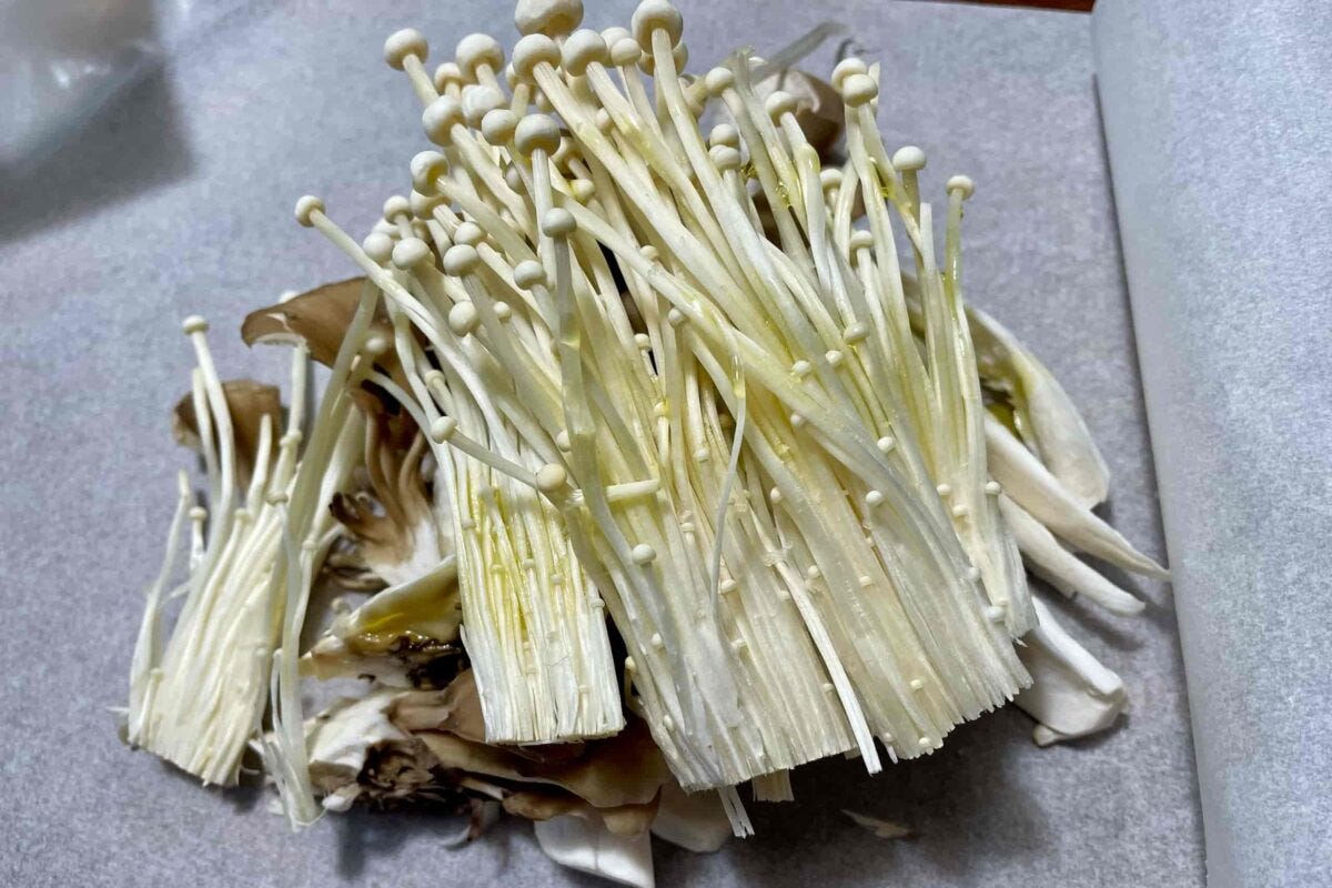 きのこの紙蒸し