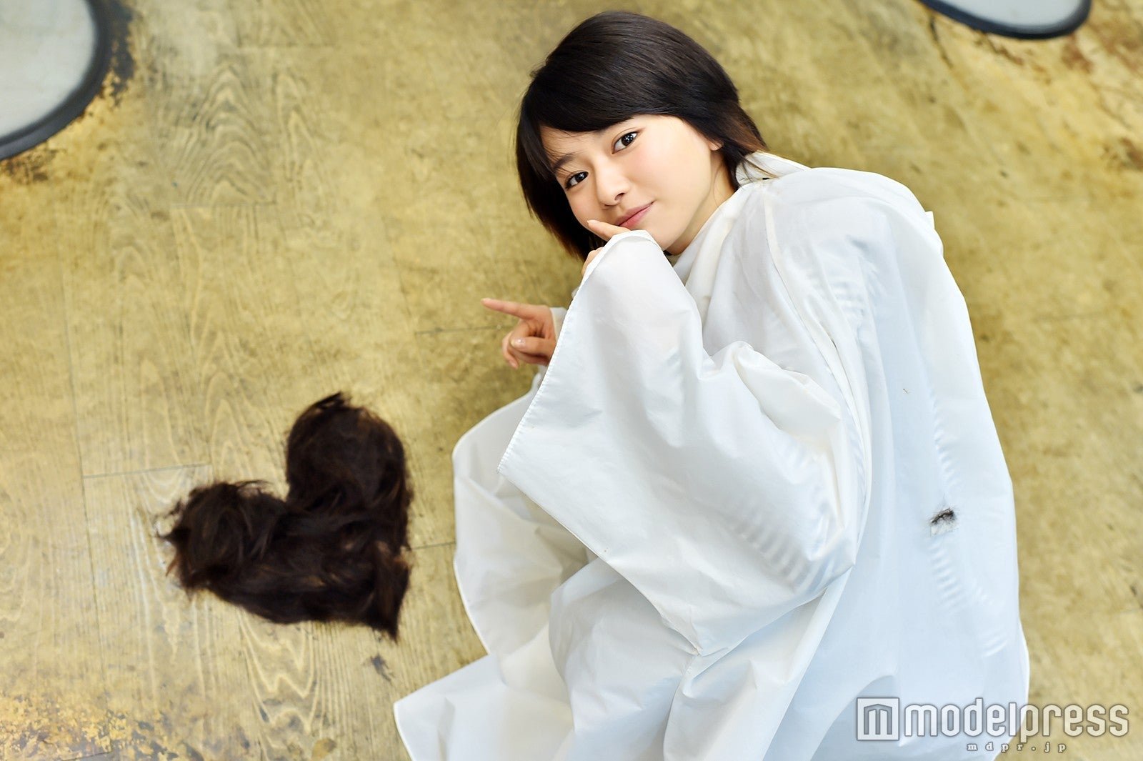 たくさん切りました…ハイチーズ！（C）モデルプレス