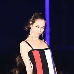 モデルプレス - 水原希子で開幕 ロングヘアでイメージ一新の圧巻ランウェイ<TGC2015A/W>