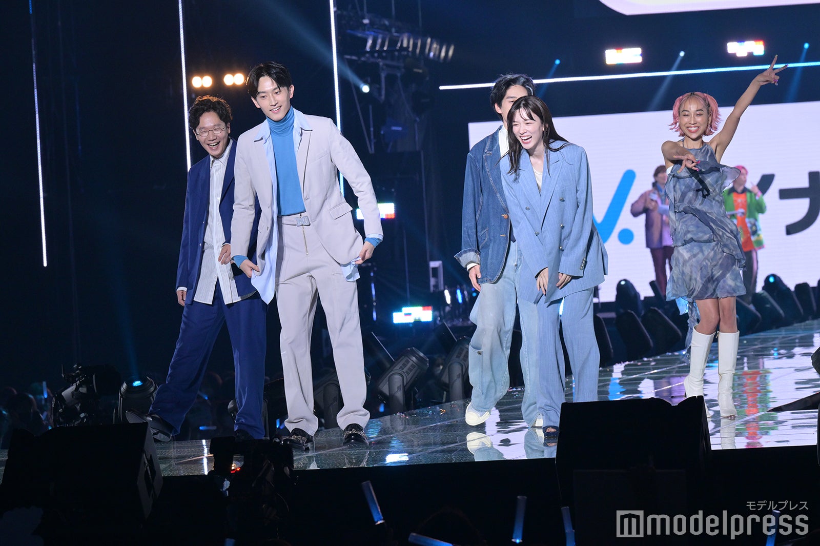 「ユニコーンに乗って」コラボステージの様子（C）モデルプレス