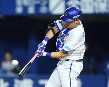 DeNA・筒香 出場4試合連続の11号 村田2軍監督に並んだハマスタ147本目「あんな偉大な先輩に並べてうれしい」