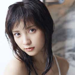 モデルプレス - “美人すぎる看護師”桃月なしこ、美バストのぞく白ビキニで悩殺