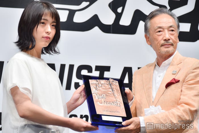 井手上漠(左) (C)モデルプレス