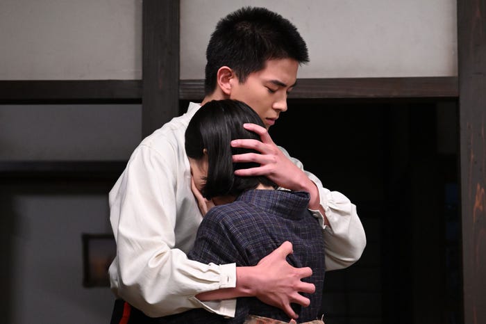 甲斐翔真、上坂樹里「風、薫る」第108話(C)NHK