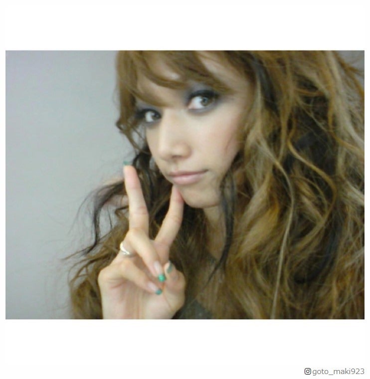 後藤真希、デビュー日に過去ショット大量放出でファン歓喜 “ガラケー”にも注目集まる