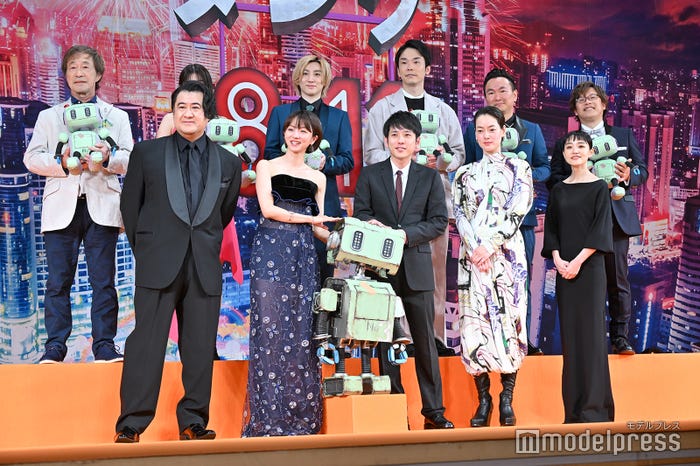 (前列左より)小手伸也、満島ひかり、二宮和也、市川実日子、奈緒(後列左より)武田鉄矢、景井ひな、京本大我、濱家隆一、山内健司、三木孝浩監督(C)モデルプレス