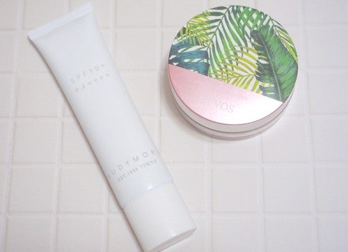 メイクの上からでOK！日焼け止め塗り直し術