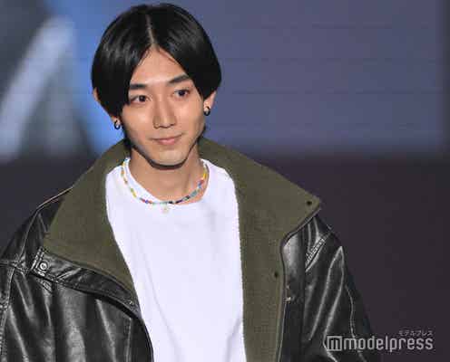 駒木根葵汰、腰巻きチェックシャツがアクセント【TGC北九州2024】