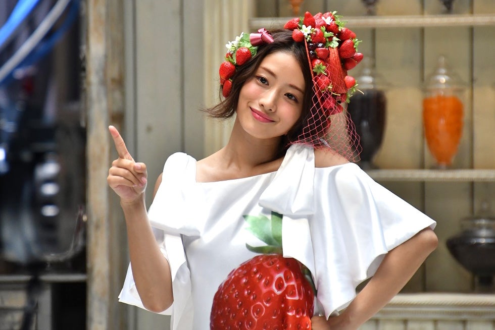 石原さとみ／新CMメイキングより（提供写真）